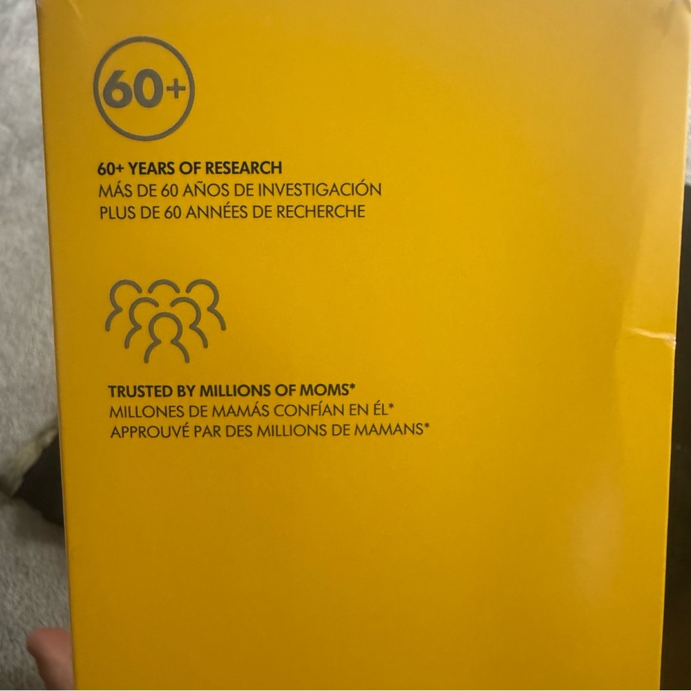 Medela Silicone Milk Collector in White and Yellow - Picture 5 of 6